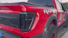 Cargar y reproducir el video en el visor de la galería, inginuity time LED Tail Lights for Ford F150 F-150 2021 2022 2023 XLT Raptor R Tremor Compatible with Blind Spot Monitor System
